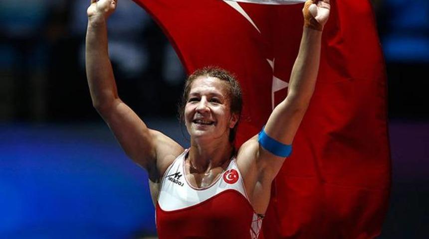 Yasemin Adar, tacizci adama yumruk attığı iddialarını yalanladı