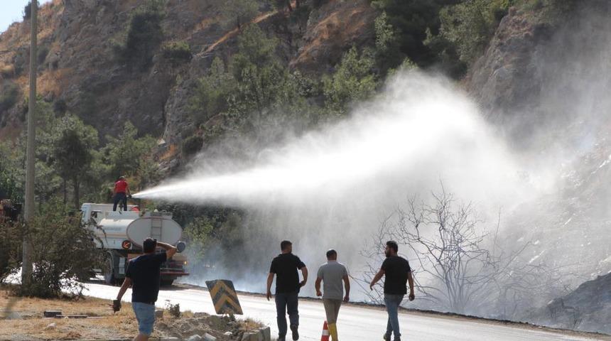 Adın'ın Söke ilçesindeki orman yangınına 15 hava aracı ile müdahale ediliyor