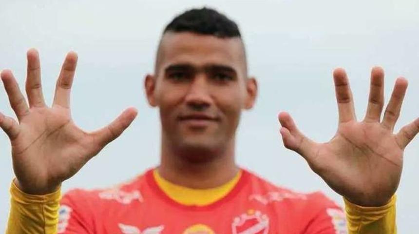 Karşınızda 6 parmaklı kaleci!..