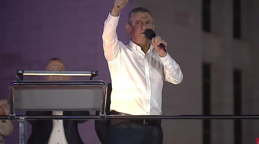 CHP lideri Özgür Özel'den İstanbul'a kayyum sonrası ilk miting: "Artık kimsenin mazbatasının garantisi yok"