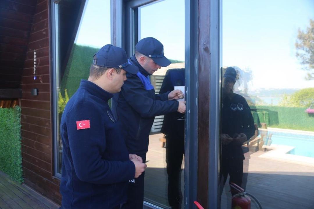 Bungalovdaki gizli kamera skandalında gelişme! Dikkat çeken  kırmızı ışık  detayı: "Biz odaya girince söndü" 1