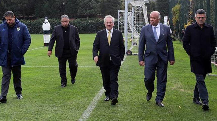 Aziz Yıldırım, Aykut Kocaman ve futbolculara moral ziyaretinde bulundu