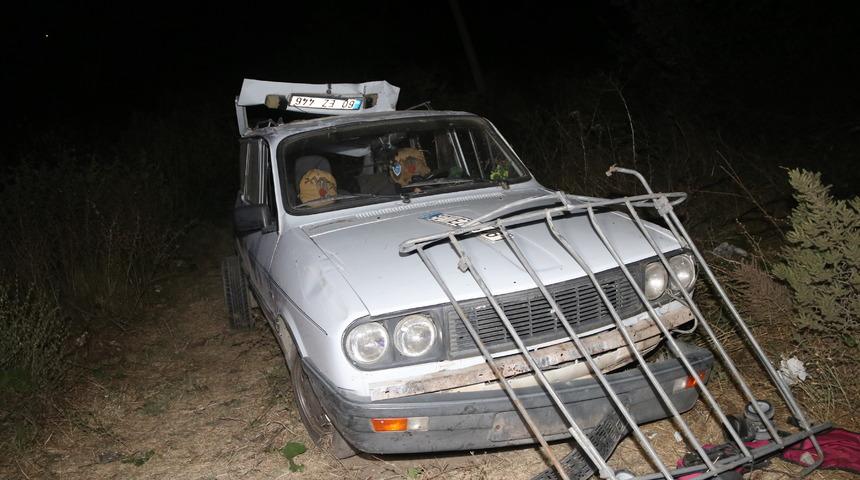 Amasya’da ağaçlara çarpan otomobildeki 7 kişi yaralandı