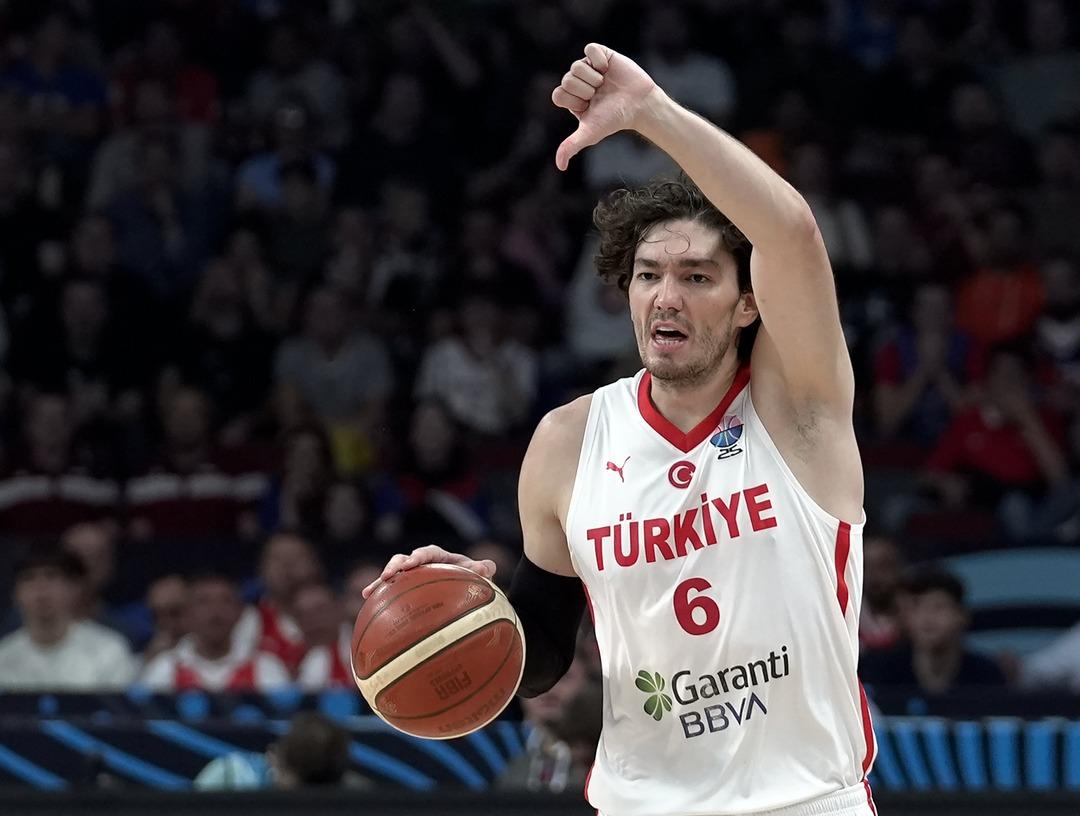 EuroBasket 2025 te Türkiye Sırbistan ı yenerek gruptan lider çıkmayı garantiledi! 3