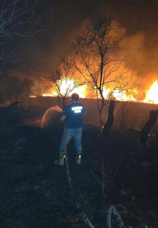 Elazığ kırsalında çıkan yangın kontrol altına alındı 1