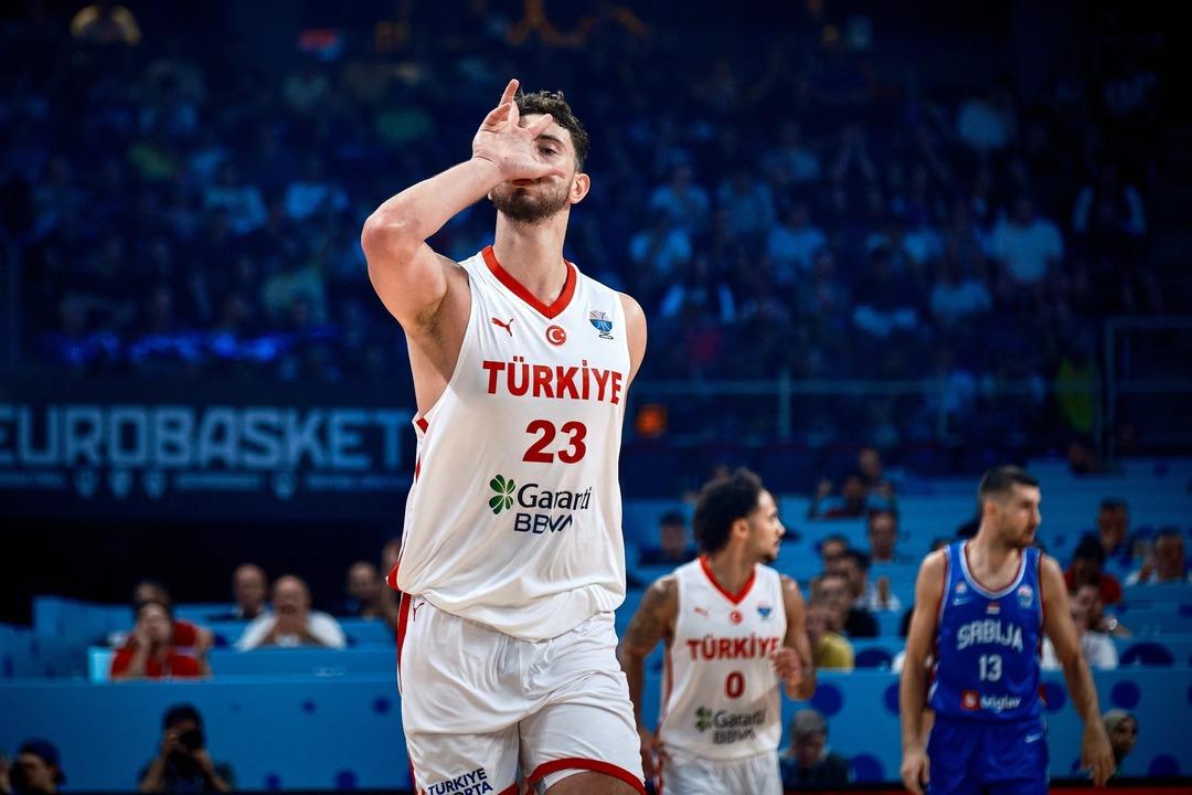 EuroBasket 2025 te Türkiye Sırbistan ı yenerek gruptan lider çıkmayı garantiledi! 2