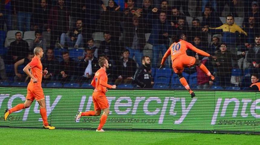 Emmanuel Adebayor tarihe geçti