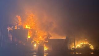 Uşak'ta ekstil deposu ve fabrikada yangın