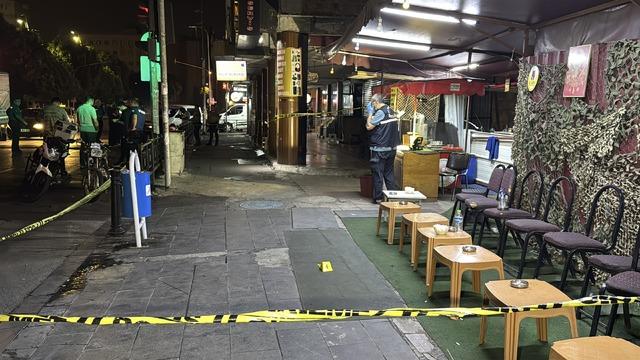 Adana da çay ocağına düzenlenen silahlı saldırıda 2 kişi yaralandı 4