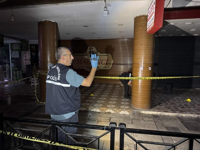 Adana da çay ocağına düzenlenen silahlı saldırıda 2 kişi yaralandı 1