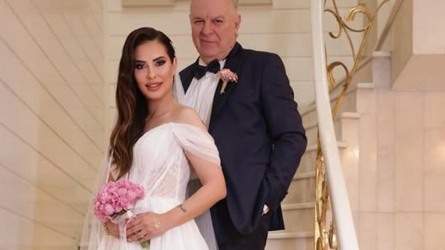 26 yaş küçük eşiyle tatil pozu olay oldu! Burak Sergen'in son haline yorum yağdı