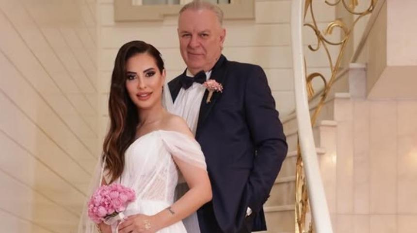 26 yaş küçük eşiyle tatil pozu olay oldu! Burak Sergen'in son haline yorum yağdı