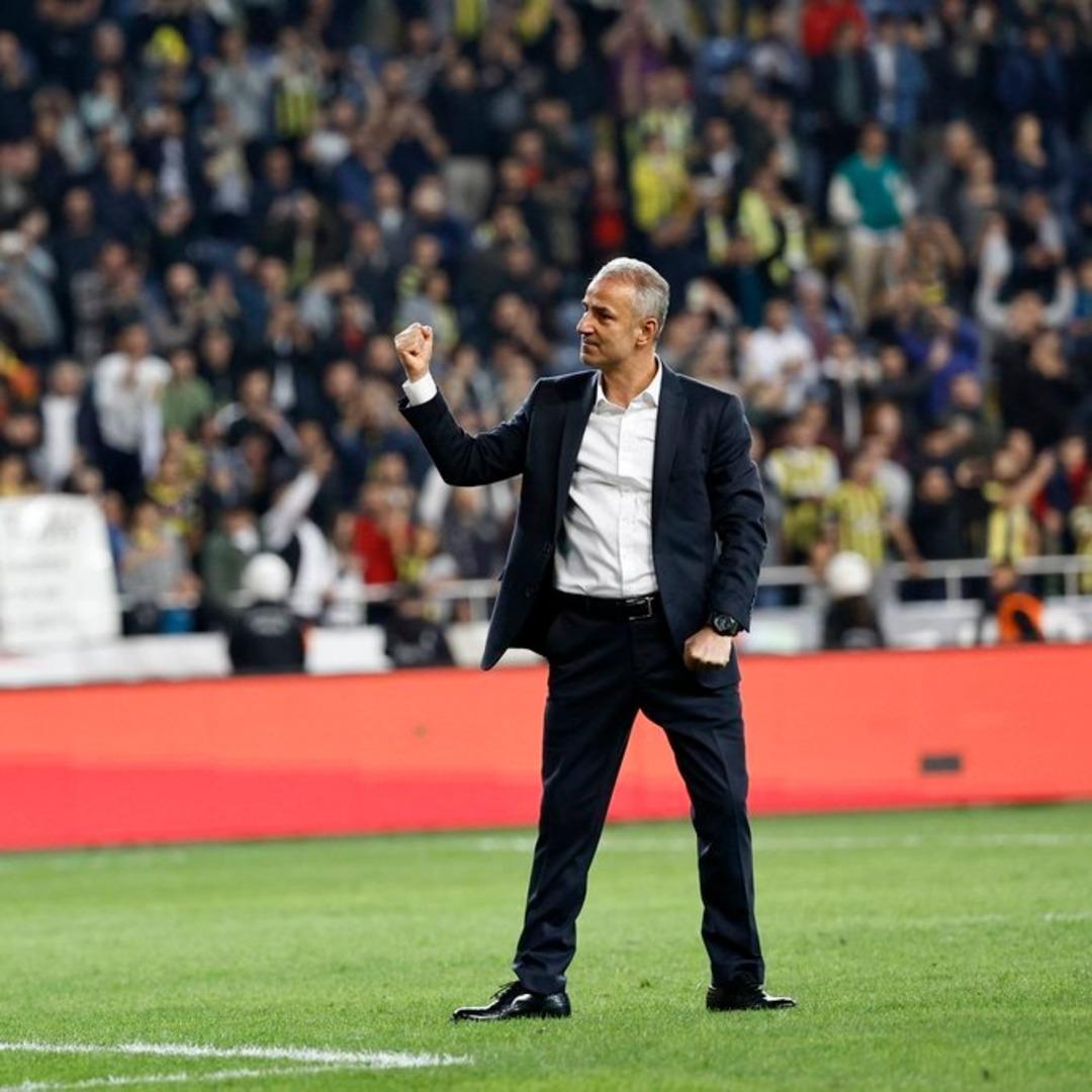 Fenerbahçe de teknik direktörlük için flaş bir iddia ortaya atıldı!   Sergen Yalçın ı aradılar...   Ünlü gazeteciden yeni teknik adam için isim de geldi... 3