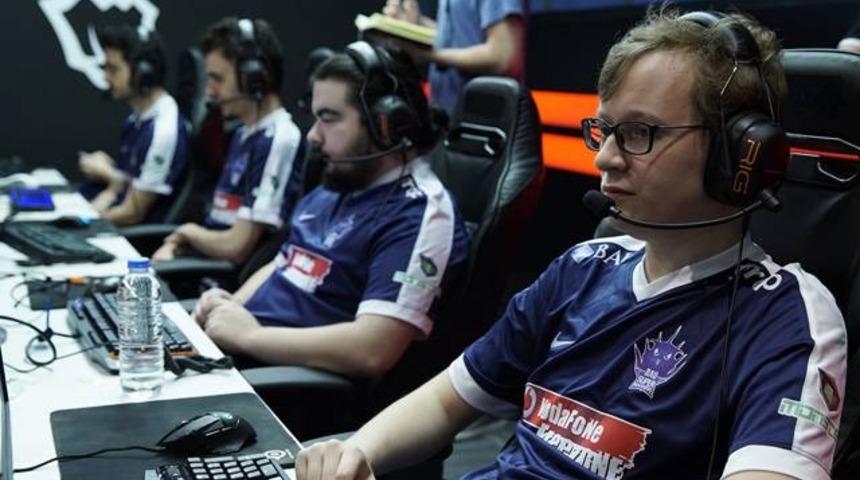 BAUSuperMassive'de &uuml;&ccedil; imza