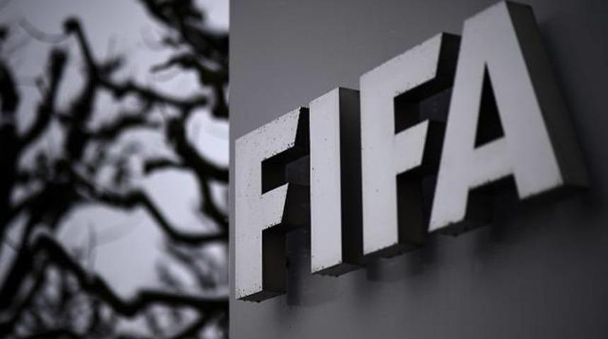 FIFA, eski &uuml;&ccedil; &uuml;yesini r&uuml;şvet nedeniyle &ouml;m&uuml;r boyu men etti