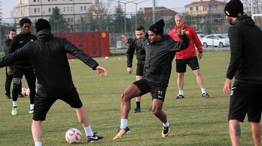 Eskişehirsporlu futbolculardan y&ouml;netime şok tepki