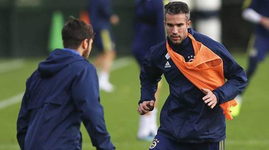 Primler yattı, Robin van Persie iyileşti!