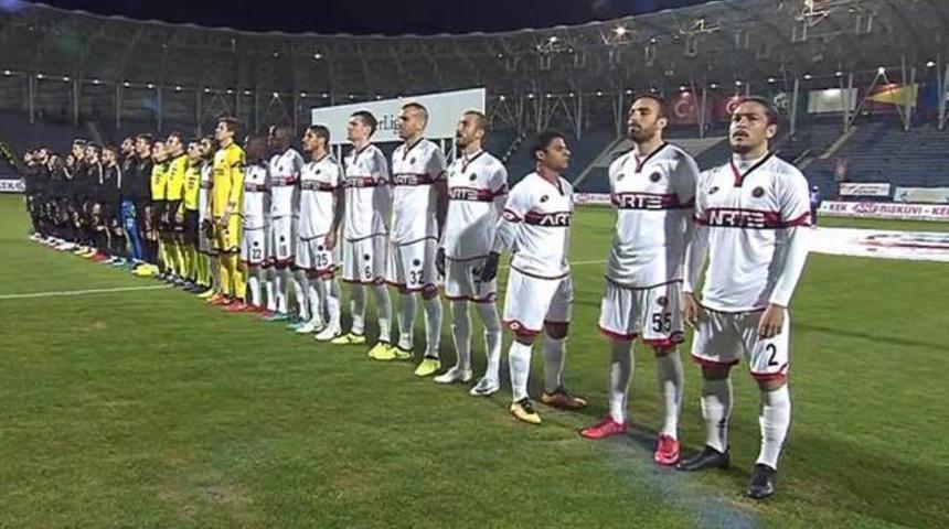 Jailton İstiklal Marşı okunurken yan döndü