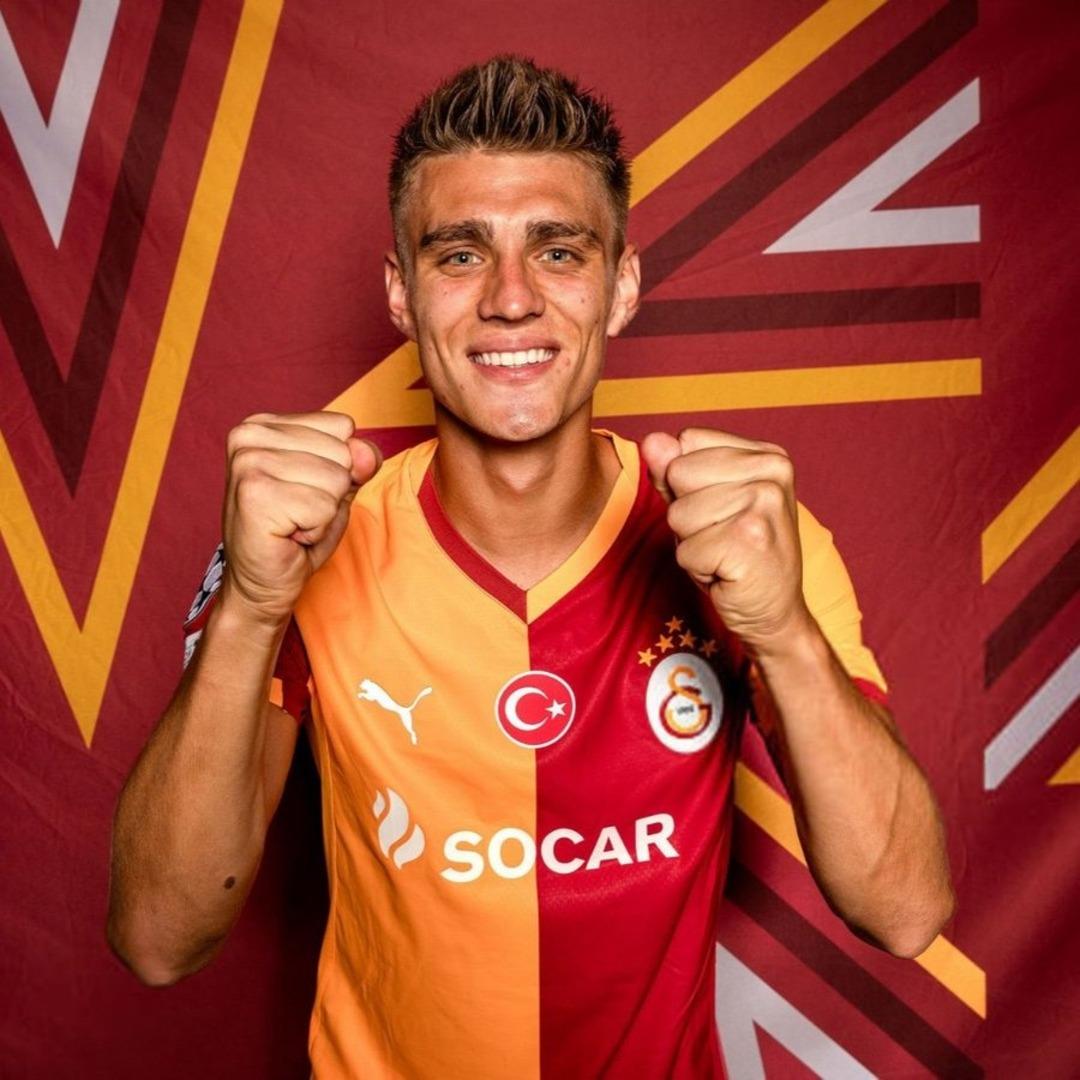 Galatasaray da yaprak dökümü sürüyor! Sarı kırmızılı takımda Jankat Yılmaz ve Kazımcan Karataş için transfer iddiaları gündeme geldi... 2
