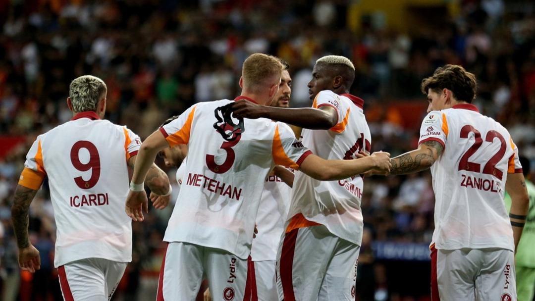 Galatasaray da yaprak dökümü sürüyor! Sarı kırmızılı takımda Jankat Yılmaz ve Kazımcan Karataş için transfer iddiaları gündeme geldi... 3