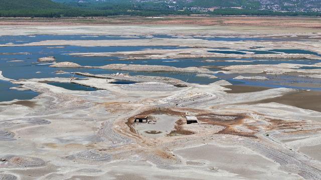 Tarihte böylesi görülmemişti! Resmen ovaya dönüştü! İzmir’den gelen görüntüler felaket…