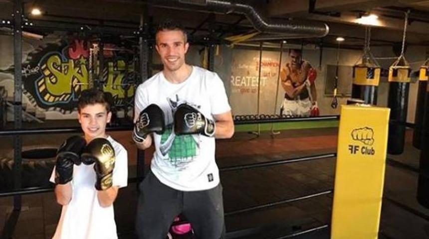 Van Persie'nin boks paylaşımı taraftarı &ccedil;ıldırttı