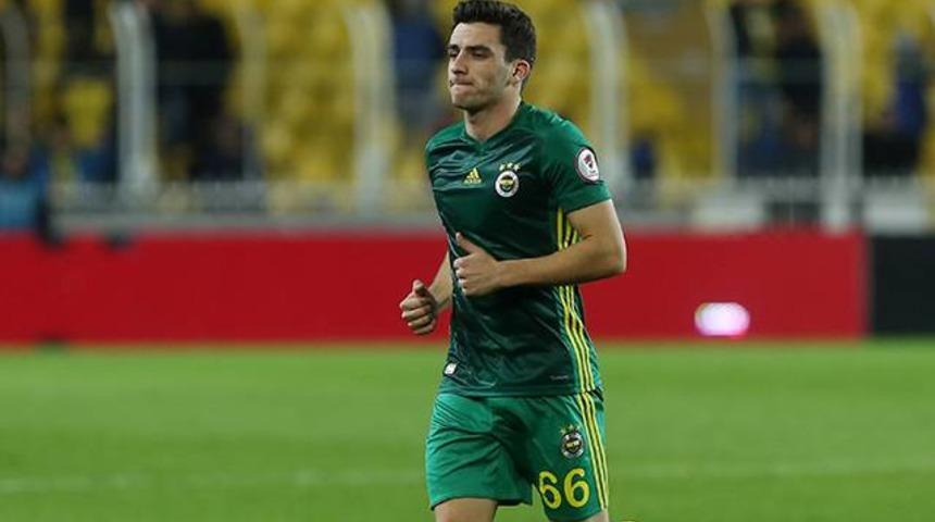 Fenerbah&ccedil;e taraftarının yeni g&ouml;zdesi Oğuz Kaan G&uuml;&ccedil;tekin