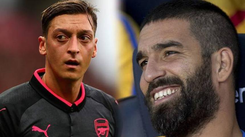 Arda Turan Mesut &Ouml;zil'le takas ediliyor