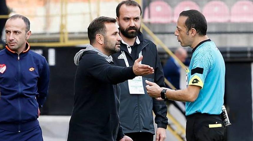 C&uuml;neyt &Ccedil;akır'dan Teleset Mobilya Akhisarspor - Evkur Yeni Malatyaspor ma&ccedil;ında skandal karar