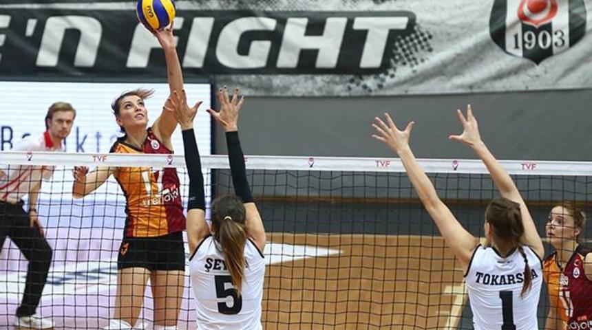 Voleybol derbisinde Galatasaray Beşiktaş'ı 3-2 mağlup etti