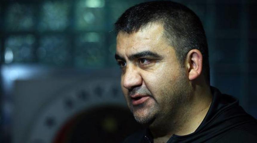 &Uuml;mit &Ouml;zat: "Yahudi halkından ve kamuoyundan &ouml;z&uuml;r diliyorum"