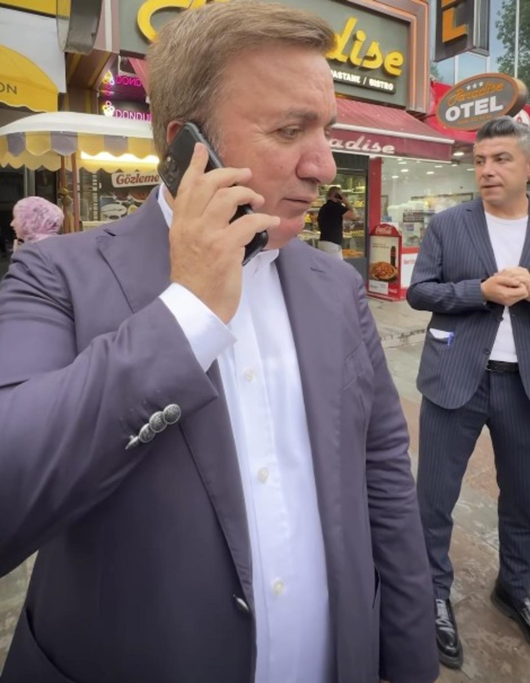 Vali yi durdurup yardım isteyen öğretmen, isteğiyle hem Vali yi ağlattı hem kendi ağladı 4