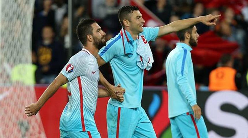 Burak Yılmaz'dan Arda Turan paylaşımı! 'Geliyor'