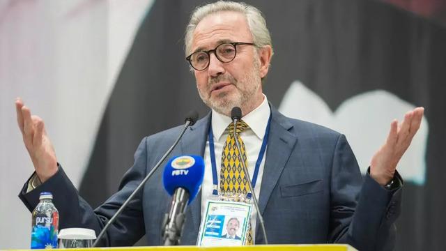 Fenerbahçe'de Asbaşkan Hamdi Akın ''Fenerbahçe yeniden küllerinden doğdu'' diyerek taraftara müjdeyi verdi!