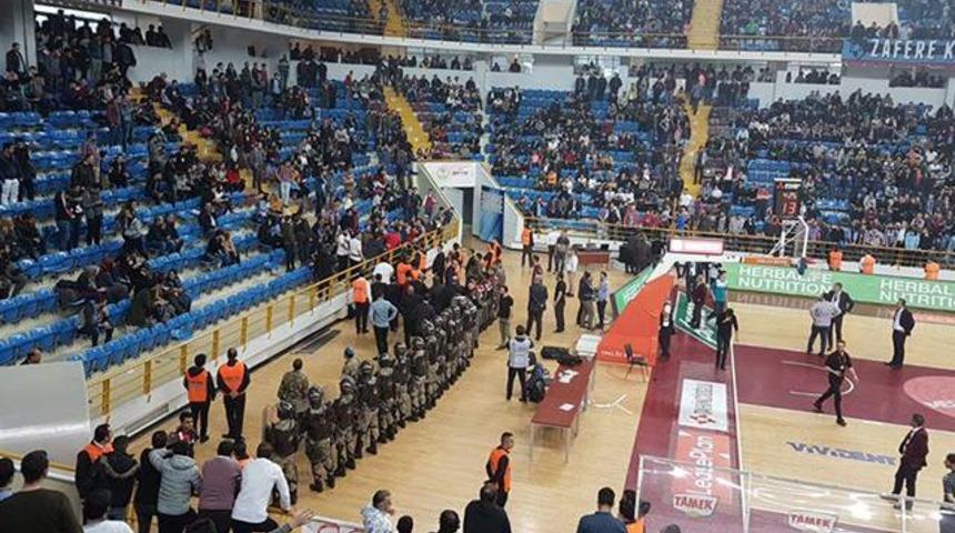 Trabzonspor'a 2 ma&ccedil; seyircisiz oynama cezası