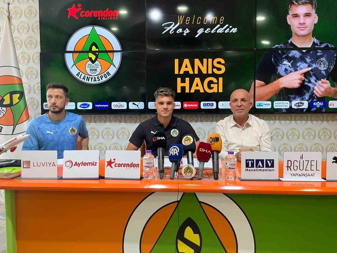 Hagi nin oğlu Ianis Hagi, Süper Lig ekibine resmi imzayı attı! 1