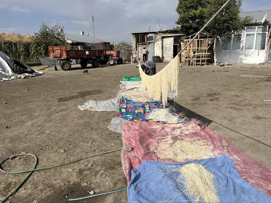 Kış hazırlıkları devam ediyor: İmece usulü erişteler hazırlanıyor... 5