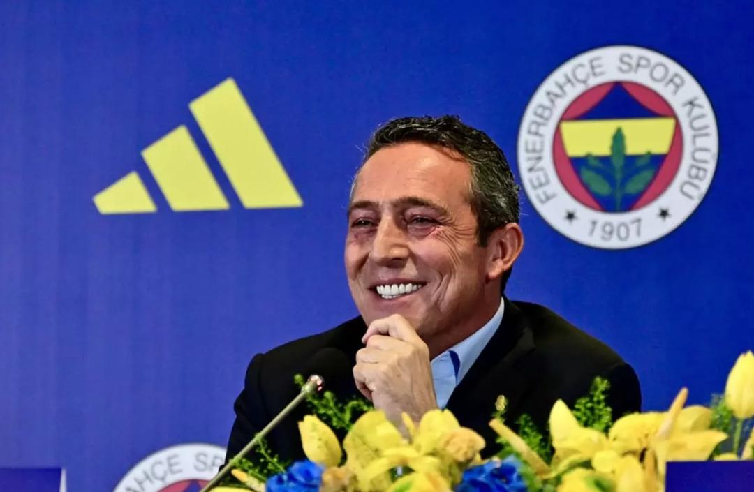 Fenerbahçe de yeni teknik direktör belli oluyor! Sarı lacivertlilerde yönetim kurulu toplantısı bitmek üzere... Karar her an açıklanabilir 1