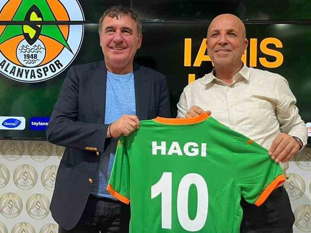 Hagi'nin oğlu Ianis Hagi, Süper Lig ekibine resmi imzayı attı!