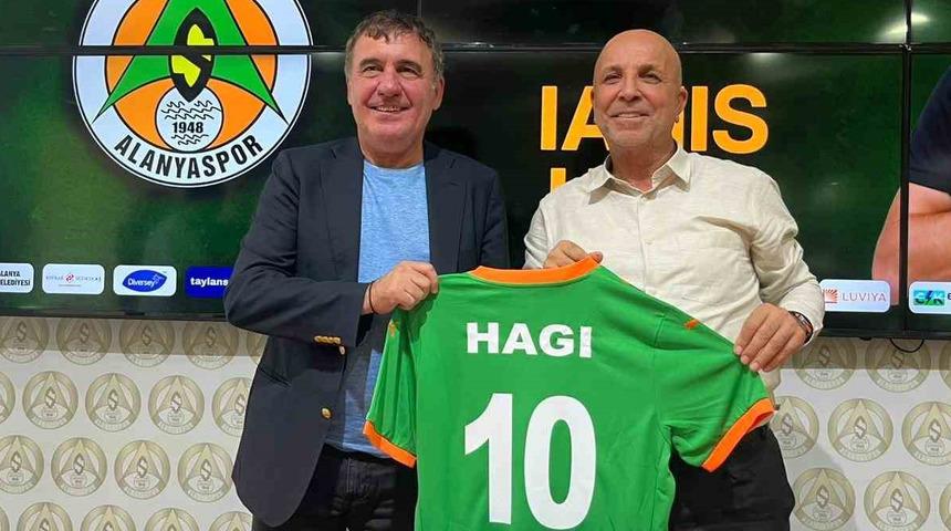 Hagi'nin oğlu Ianis Hagi, Süper Lig ekibine resmi imzayı attı!