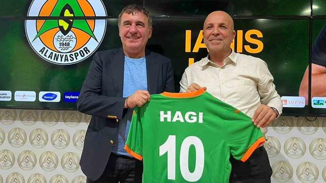 Hagi'nin oğlu Ianis Hagi, Süper Lig ekibine resmi imzayı attı!