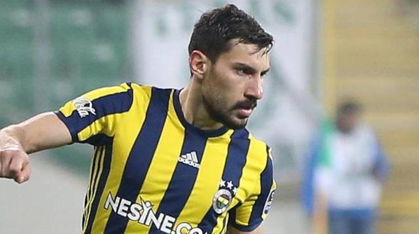 Şener &Ouml;zbayraklı formayı bırakmak istemiyor