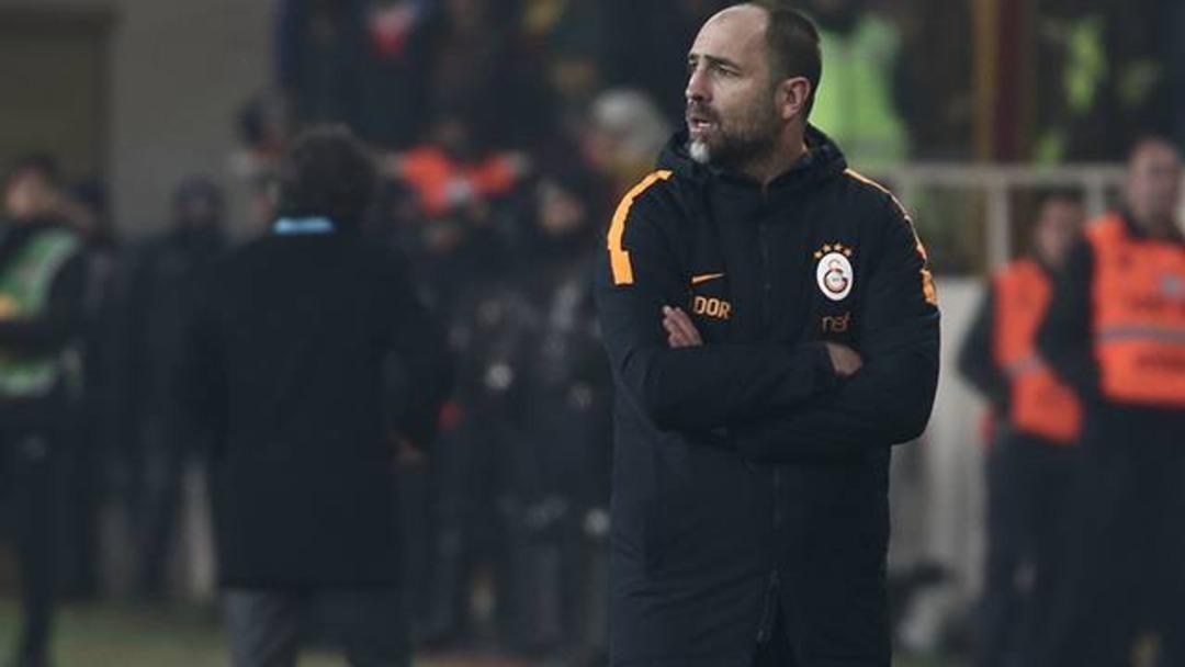 Taraftar istifaya davet etti, Tudor g&uuml;lerek yanıt verdi!