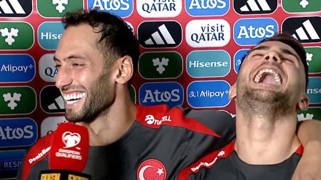 Hakan Çalhanoğlu'ndan canlı yayında 'kavga' iddialarına esprili cevap! Yunus yanımda, gözü morarmadı
