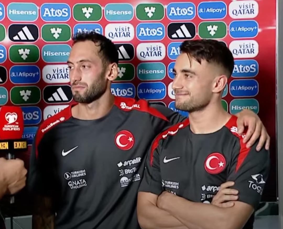 Hakan Çalhanoğlu ndan canlı yayında  kavga  iddialarına esprili cevap! "Yunus yanımda, gözü morarmadı" 1