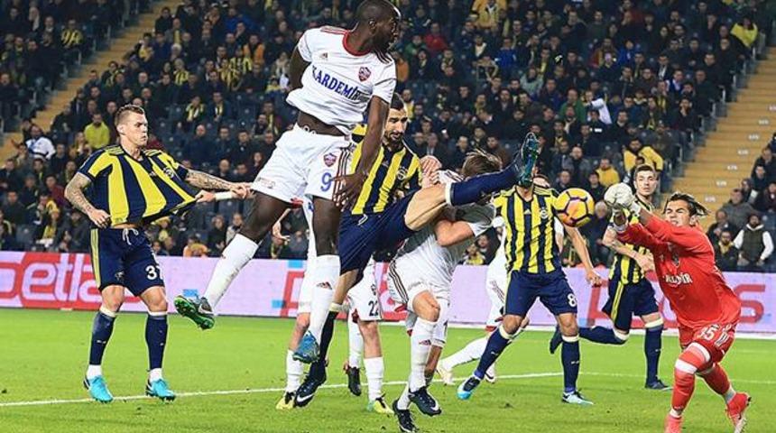 Fenerbah&ccedil;e'de Şener, Skrtel ve Neustadter cezalı duruma d&uuml;şt&uuml;