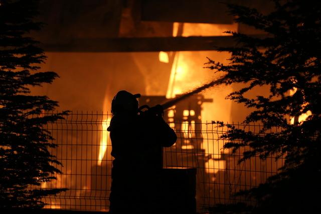 Niğde de ambalaj fabrikasında çıkan yangına müdahale ediliyor 6