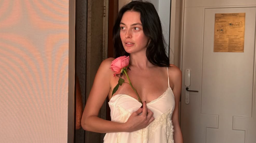 Melis Sezen, Venedik Film Festivali’ne damga vurdu! Hem kıyafeti hem enerjisi gündem oldu