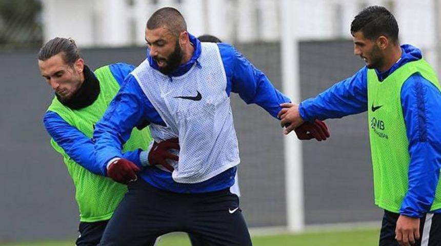  Burak Yılmaz'dan Halis &Ouml;zkahya'ya g&ouml;nderme