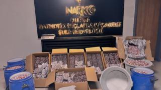 Bakan Yerlikaya duyurdu: Bursa’da tam 300 bin adet uyuşturucu hap ele geçirildi